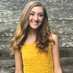 Meet your Posher, Becca